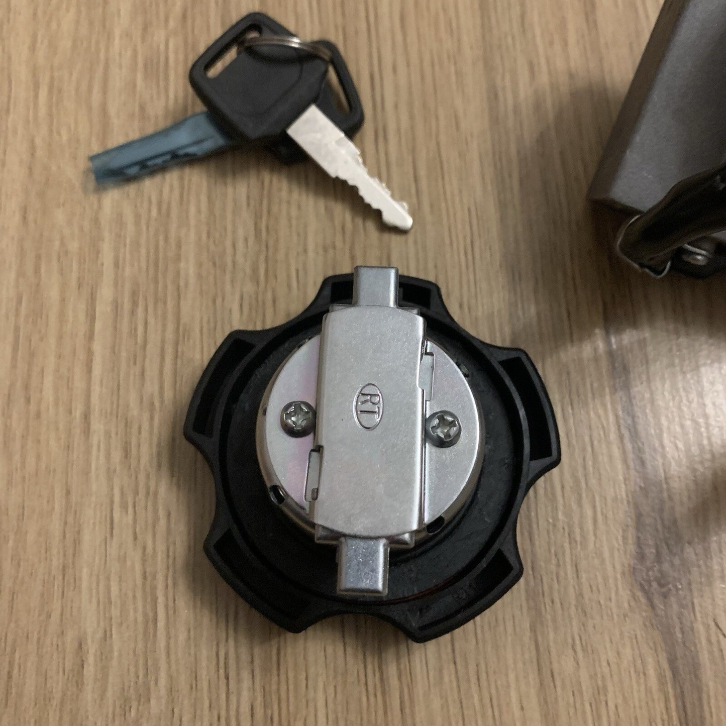 Ignition Barrel And Fuel Tank Cap With 2 Keys Lexmoto Adrenaline 125