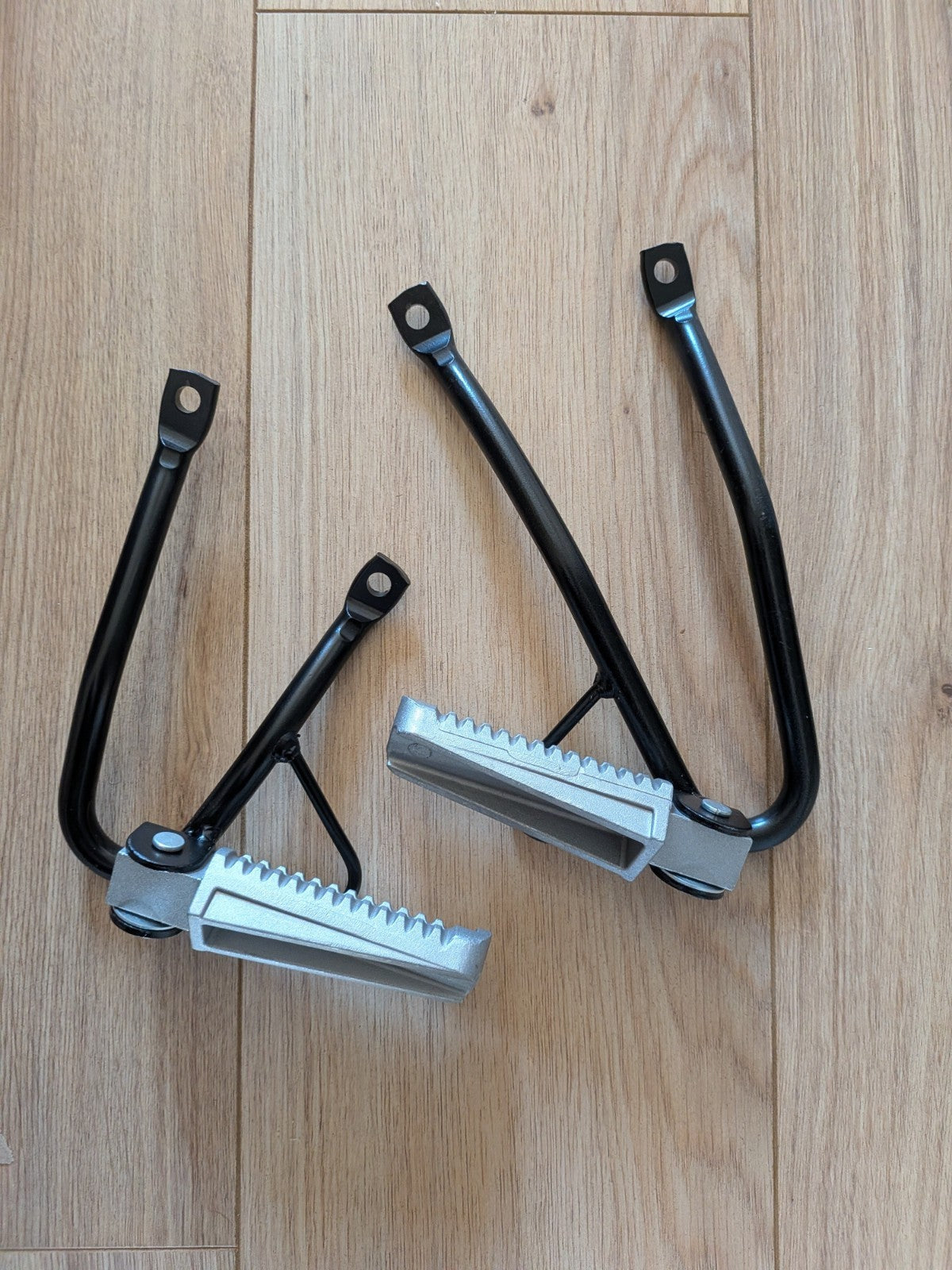 Rear Pillion Pegs For Pulse Lexmoto Adrenaline Sinnis Apache 125, RMR