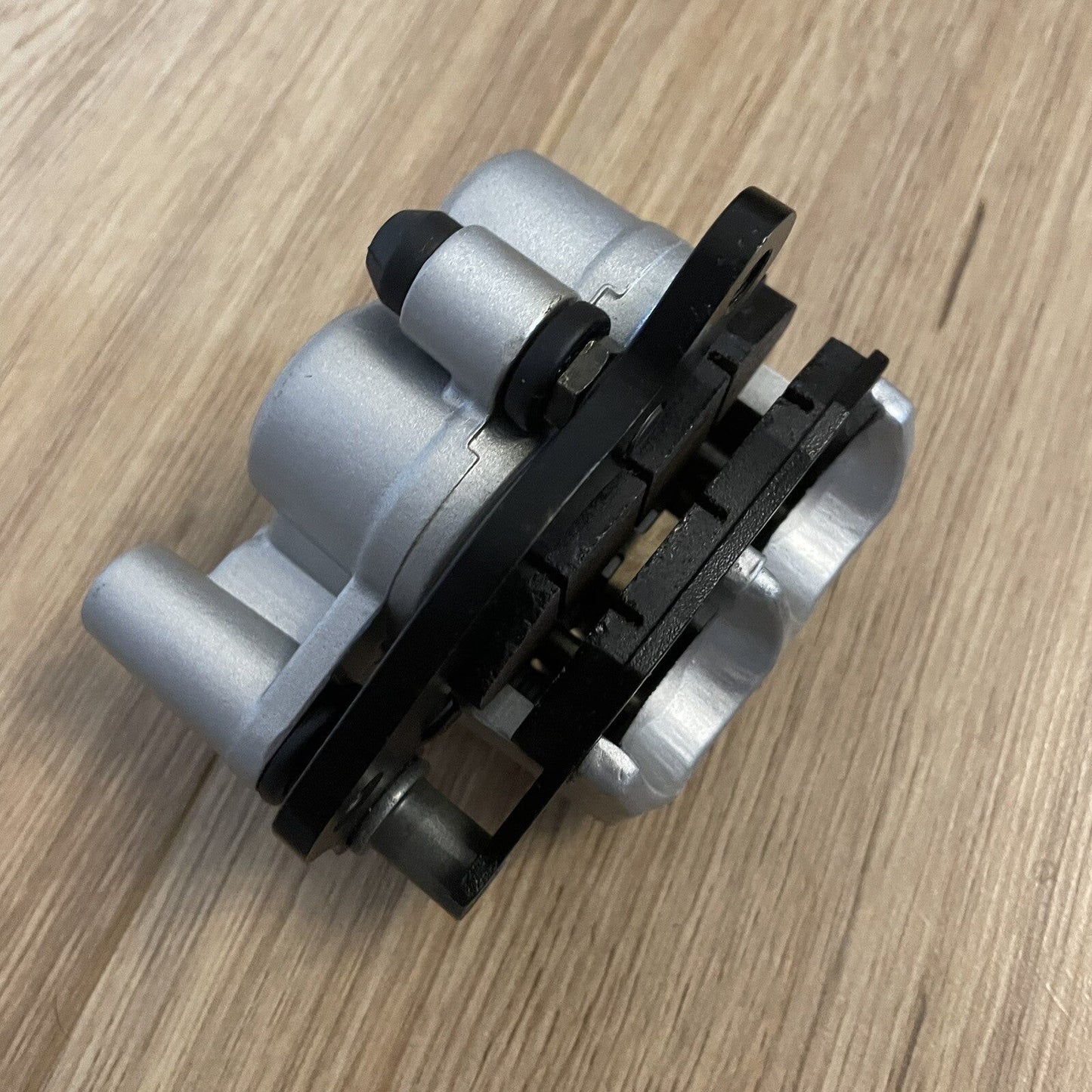 Front Brake Caliper With Pads For Pulse Lexmoto Adrenaline Sinnis Apache 125 RMR